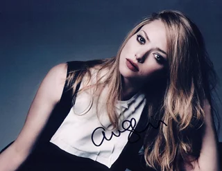 Amanda Seyfried autograph