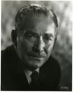 Roy Roberts autograph