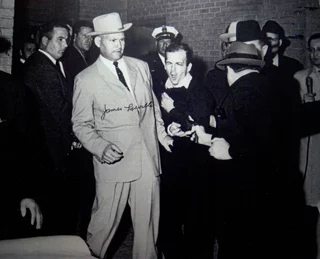 James Leavelle autograph