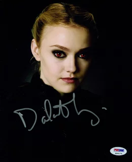 Dakota Fanning autograph