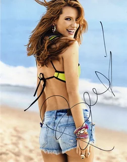 Bella Thorne autograph