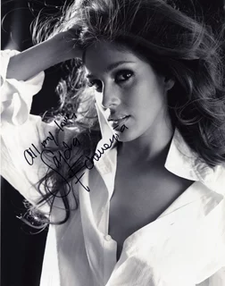 Sandra Echeverria autograph