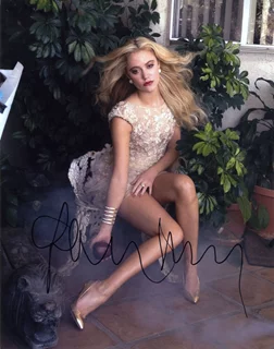 Maika Monroe autograph