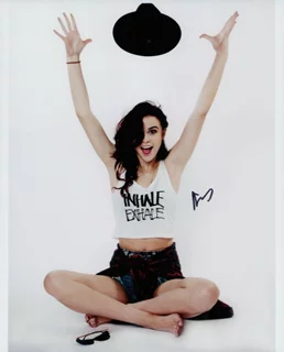 Acacia Brinley autograph