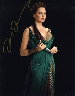 Lucy Lawless autograph
