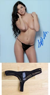 Stephanie Manescu autograph