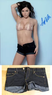 Stephanie Manescu autograph