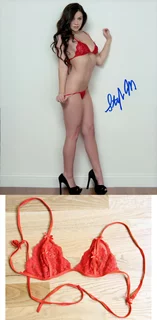 Stephanie Manescu autograph