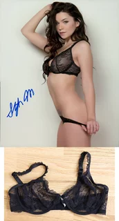 Stephanie Manescu autograph