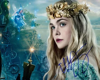 Elle Fanning autograph