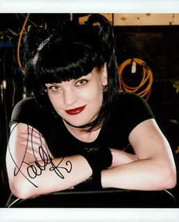 Pauley Perrette autograph