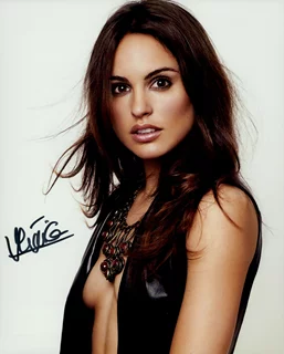 Veronica Echegui autograph