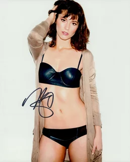 Mary Elizabeth Winstead autograph