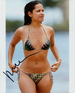 Rocsi Diaz autograph