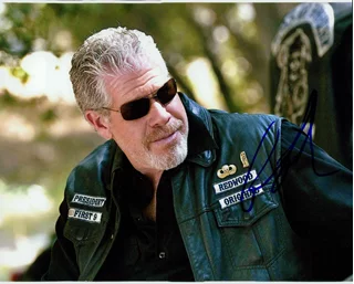Ron Perlman autograph