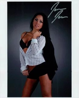 Jaelyn James autograph