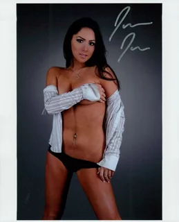 Jaelyn James autograph