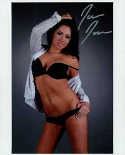 Jaelyn James autograph