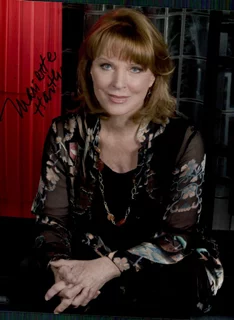 Mariette Hartley autograph