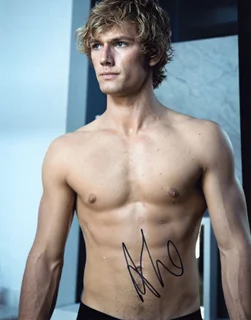 Alex Pettyfer autograph