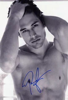 Ryan Guzman autograph