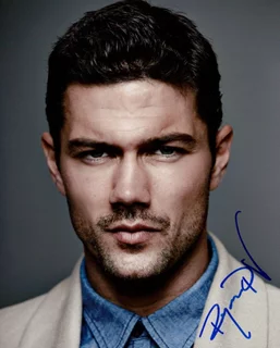 Ryan Paevey autograph