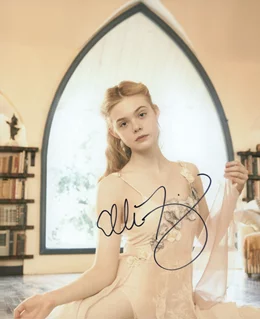 Elle Fanning autograph