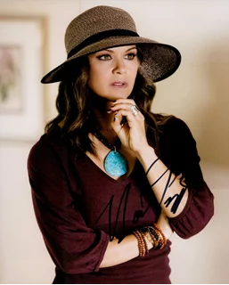 Nia Peeples autograph