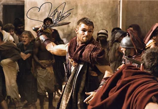 Liam McIntyre autograph
