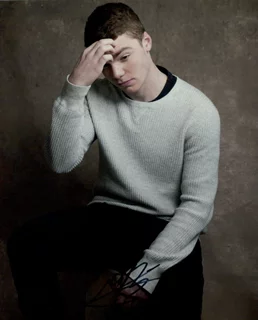 Gabriel Basso autograph