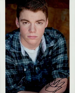 Gabriel Basso autograph