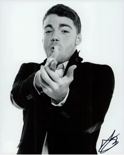 Gabriel Basso autograph