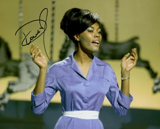 Dionne Warwick autograph