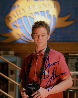 Aaron Ashmore autograph