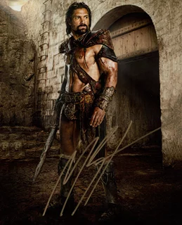 Manu Bennett autograph