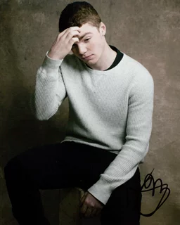 Gabriel Basso autograph