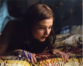 Stefanie Scott autograph