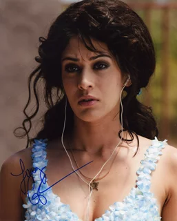 Lizzy Caplan autograph