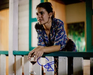 Claudia Traisac autograph