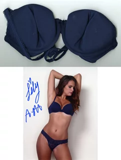 Lily Asta autograph