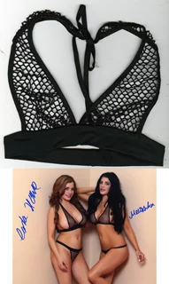 The Howe Twins autograph