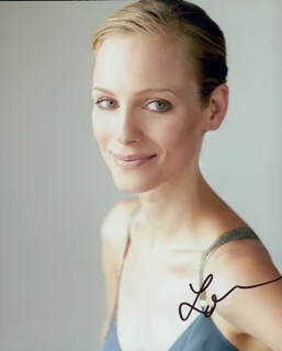 Laura Regan autograph