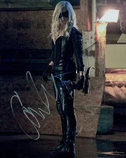 Caity Lotz autograph