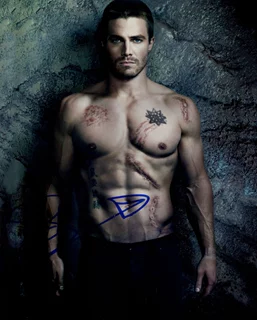 Stephen Amell autograph