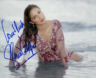 Gloria Estefan autograph