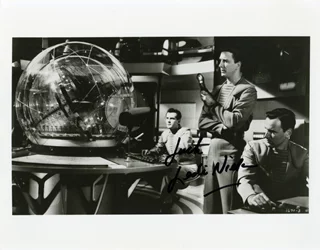 Leslie Nielsen autograph