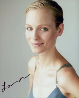 Laura Regan autograph