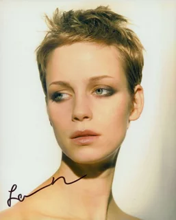 Laura Regan autograph