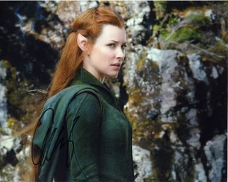 Evangeline Lilly autograph