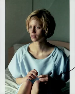 Laura Regan autograph